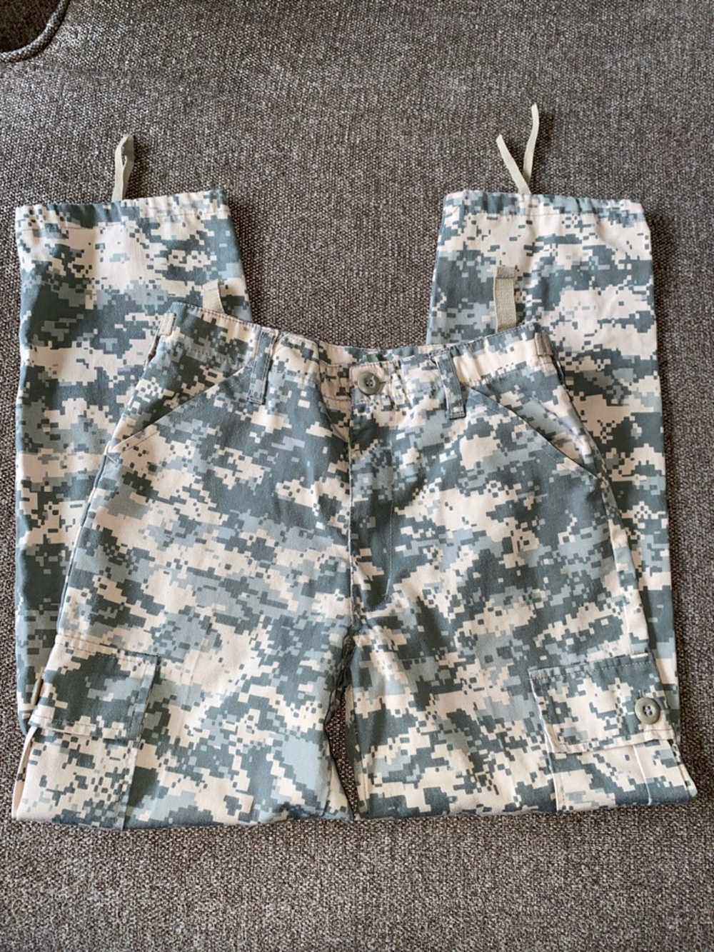 Military Army camouflage Pants size Medium 24-28” waist x 24.5” inseam UNISEX
